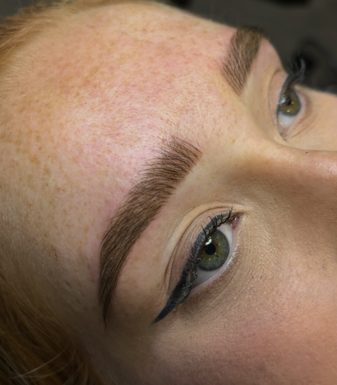 Microblading resultaat met fijne hairstrokes